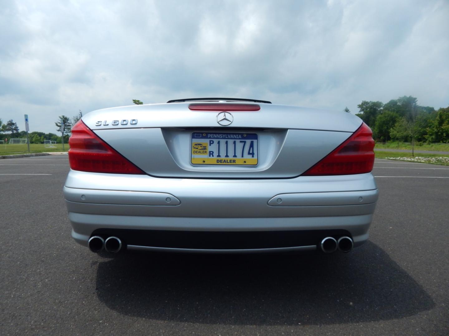 2005 brilliant silver metallic /Dark Gray leather Mercedes-Benz SL-Class sport (WDBSK76F15F) with an 5.5 Liter V12 Bi-turbo engine, 5 speed automatic transmission, located at 6528 Lower York Road, New Hope, PA, 18938, (215) 862-9555, 40.358707, -74.977882 - Here for sale is a Very clean 2005 Mercedes-Benz SL600 with sport package. Under the hood is a 5.5 liter Bi-turbo V12 making 493 horsepower and 590 foot pounds of torque. Its puts all that power to the rear wheels via a smooth shifting 5 speed automatic transmission. Features include; Dark Gray l - Photo#27